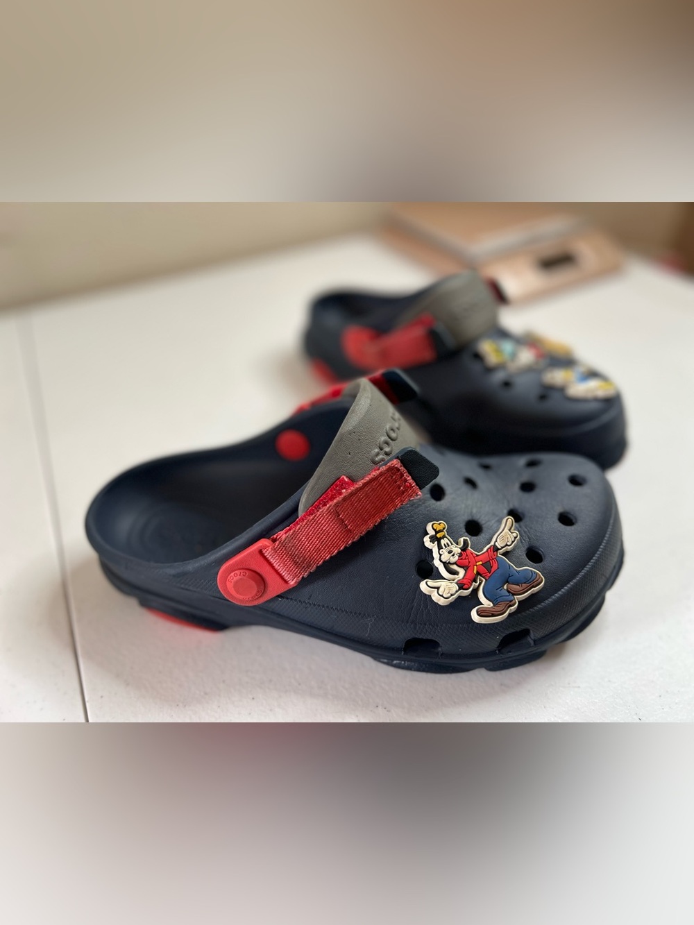 Crocs Kids' Classic All-Terrain Clogs Adjustable heel straps Size 6 Disney Charm